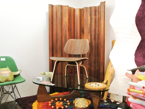 eames-brazilian-rosewood-collections_010