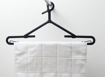 plusminuszero-housekeeping-towel_hanger