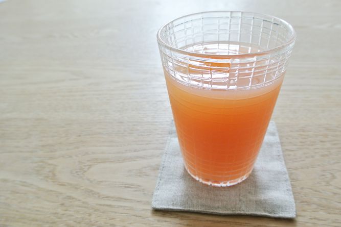 factory zoomer（辻和美）の「ミゾレ 普通のコップ（中）」グレープフルーツジュース