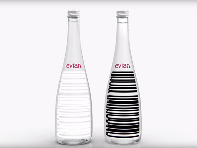 アレキサンダー・ワンデザインのevian限定ボトル