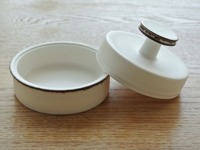 yumiko iihoshi porcelain Sugar Pot_001