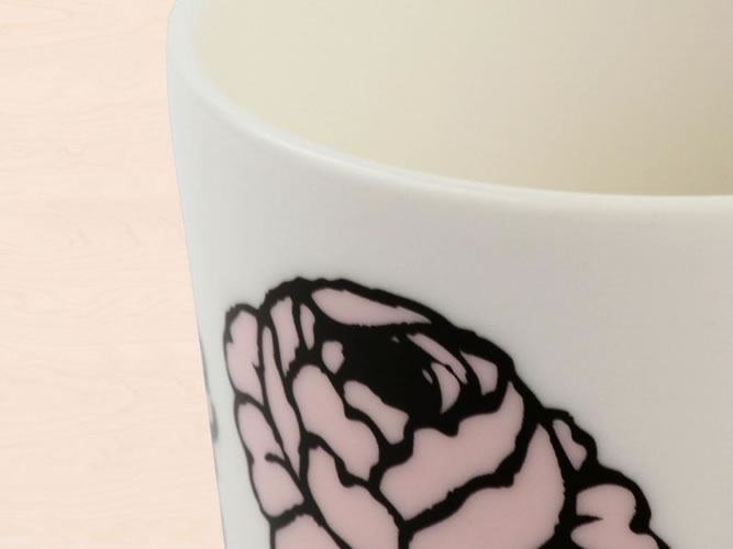 マリメッコ日本限定アイテムの新作は「Vihkiruusu」のマグカップ