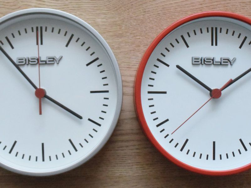 BISLEY CLOCK RED_005