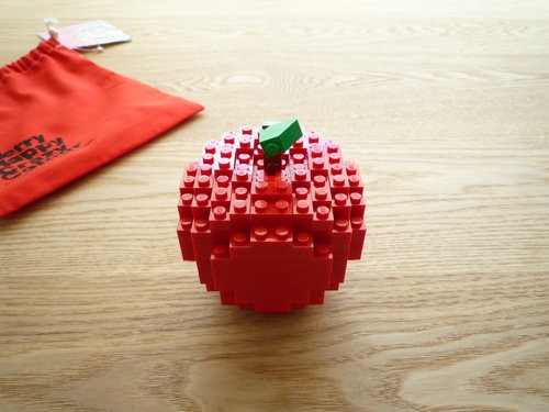 COMME des GARCONS(コムデギャルソン) クリスマス企画 2010 LEGO(レゴ)ブロックコラボ リンゴ006